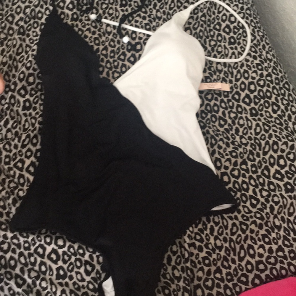 VS swimsuit new with tag size M itzy bottom style